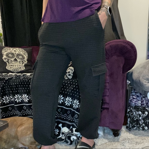 Black quilted high waisted cargo style joggers - Picture 2 of 16